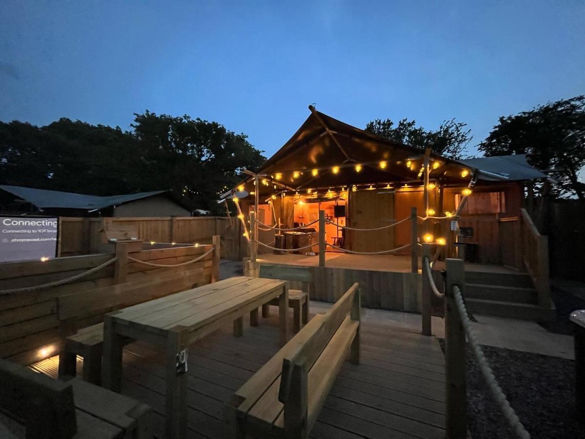 Jungle Book Safari Tent Tenby Exterior foto